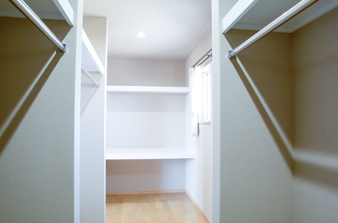 写真:収納を楽しむウォークインクローゼット